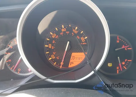 2010 Toyota 4Runner Sr5 V6 z USA, uszkodzony, nr VIN JTEBU5JR9A5007150